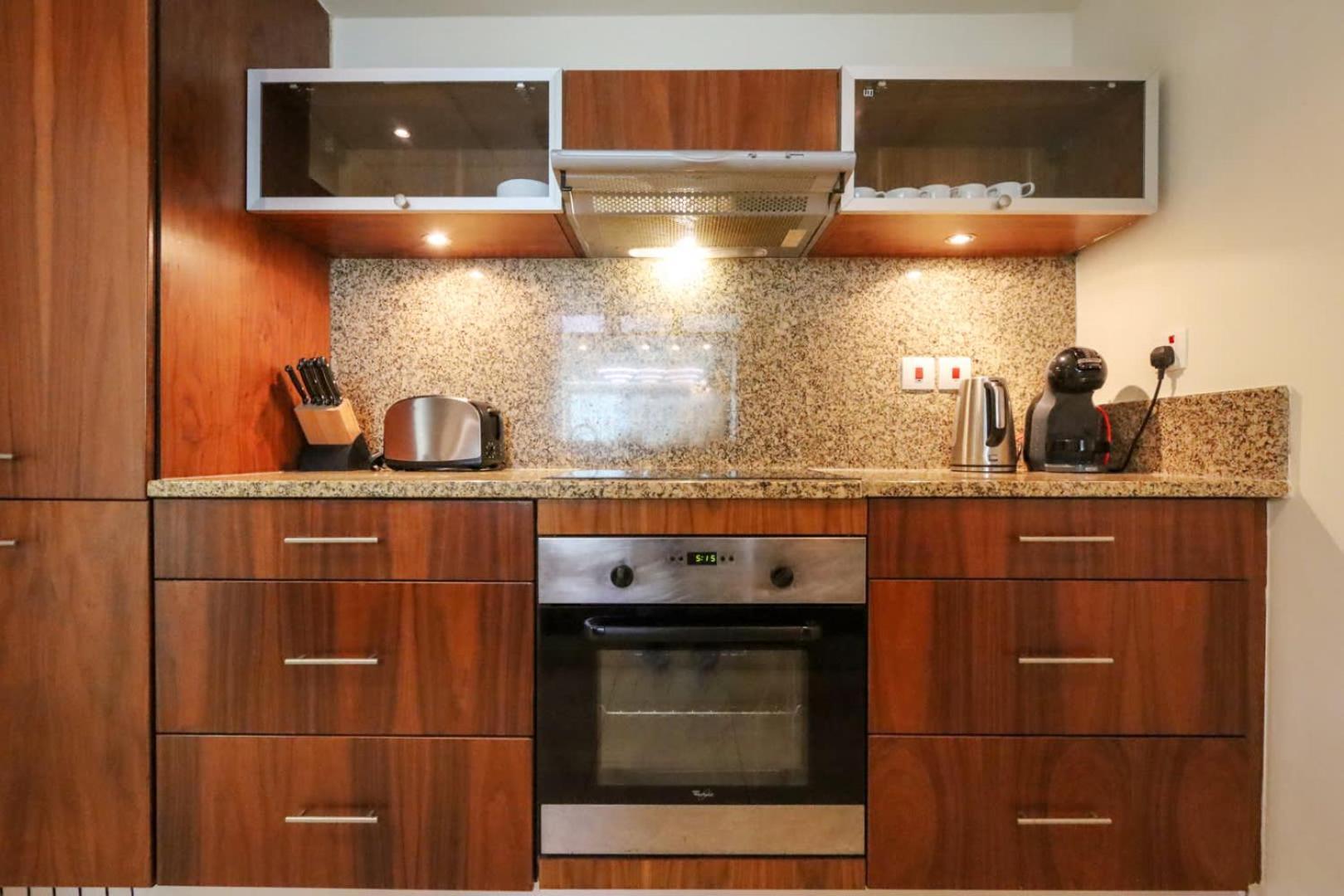 Livbnb-stylish 1br With Marina Views Close To The Apartment